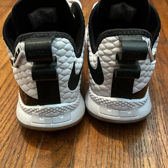 Nike lebron shoes - Picture 6 of 8